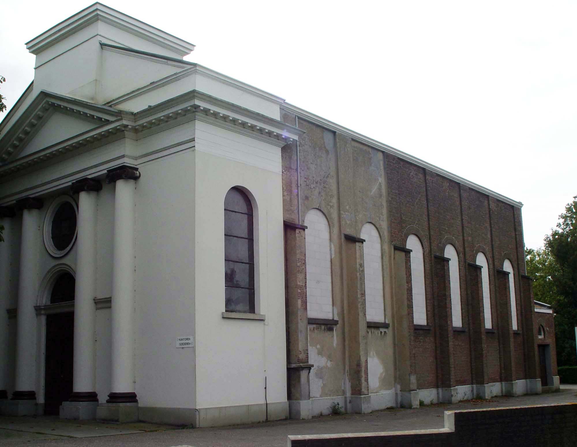 Voormalige kerk vóór restauratie